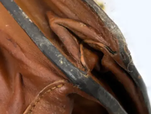 角スレや破れがあるバッグの状態