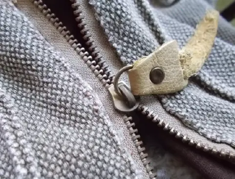 ファスナーやボタンに不具合がある財布