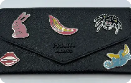 サフィアーノ ピンバッジ 長財布