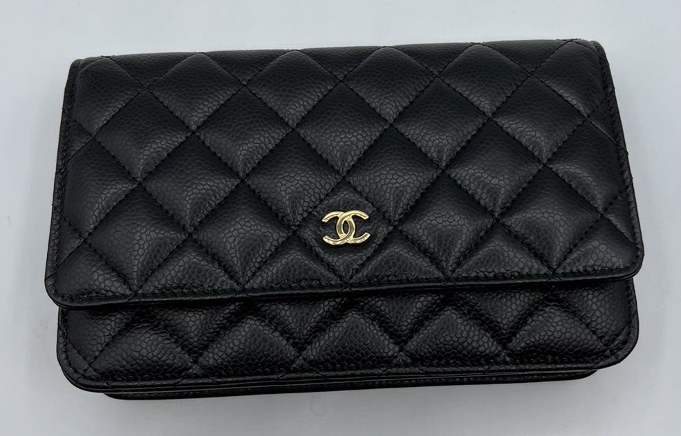 シャネル　チェーンウォレット　キャビアスキン