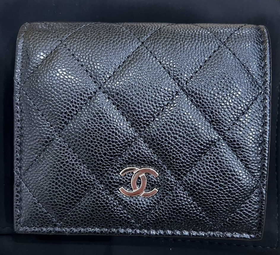 シャネル　２つ折り財布　キャビアスキン
