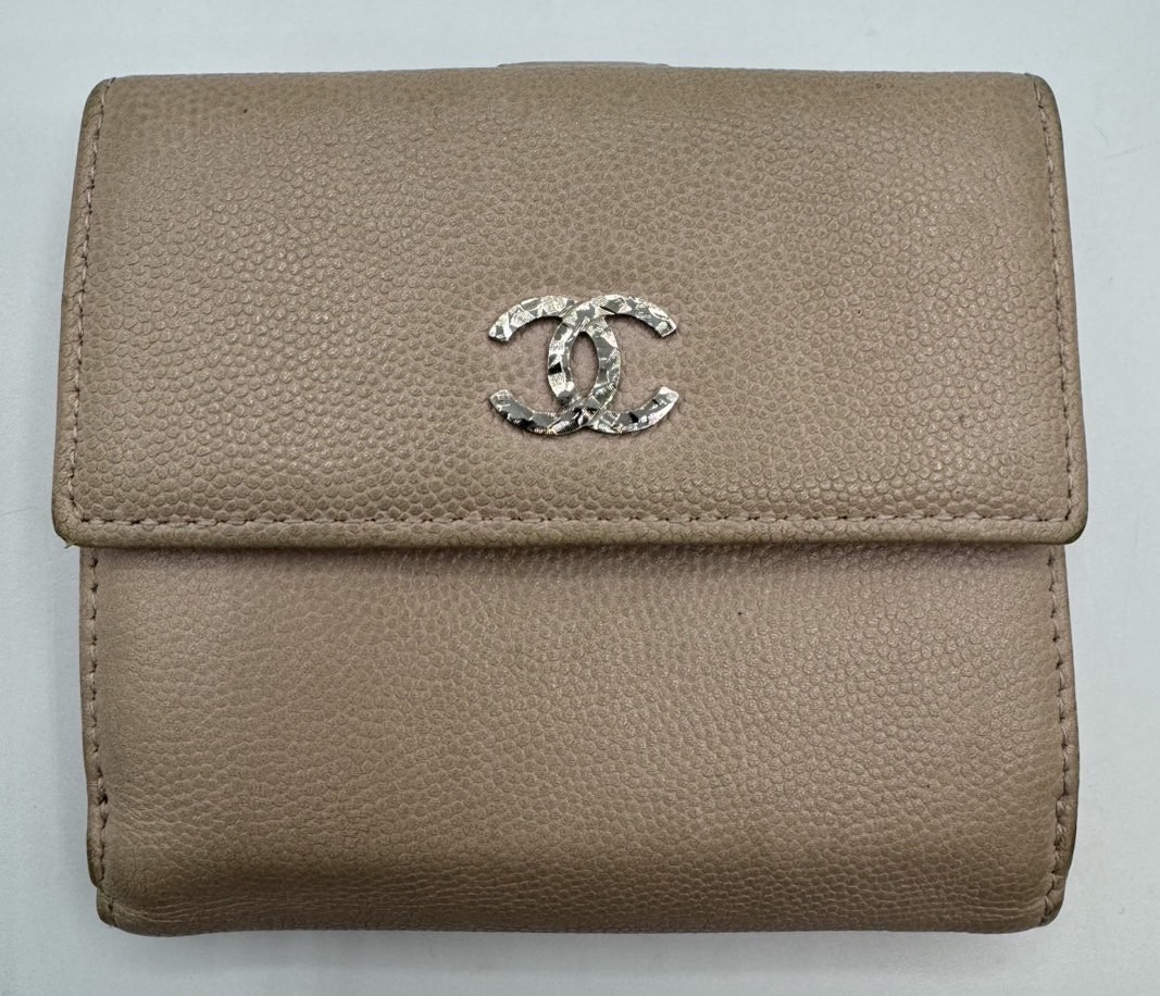 シャネル　３つ折り財布　ベージュ系　