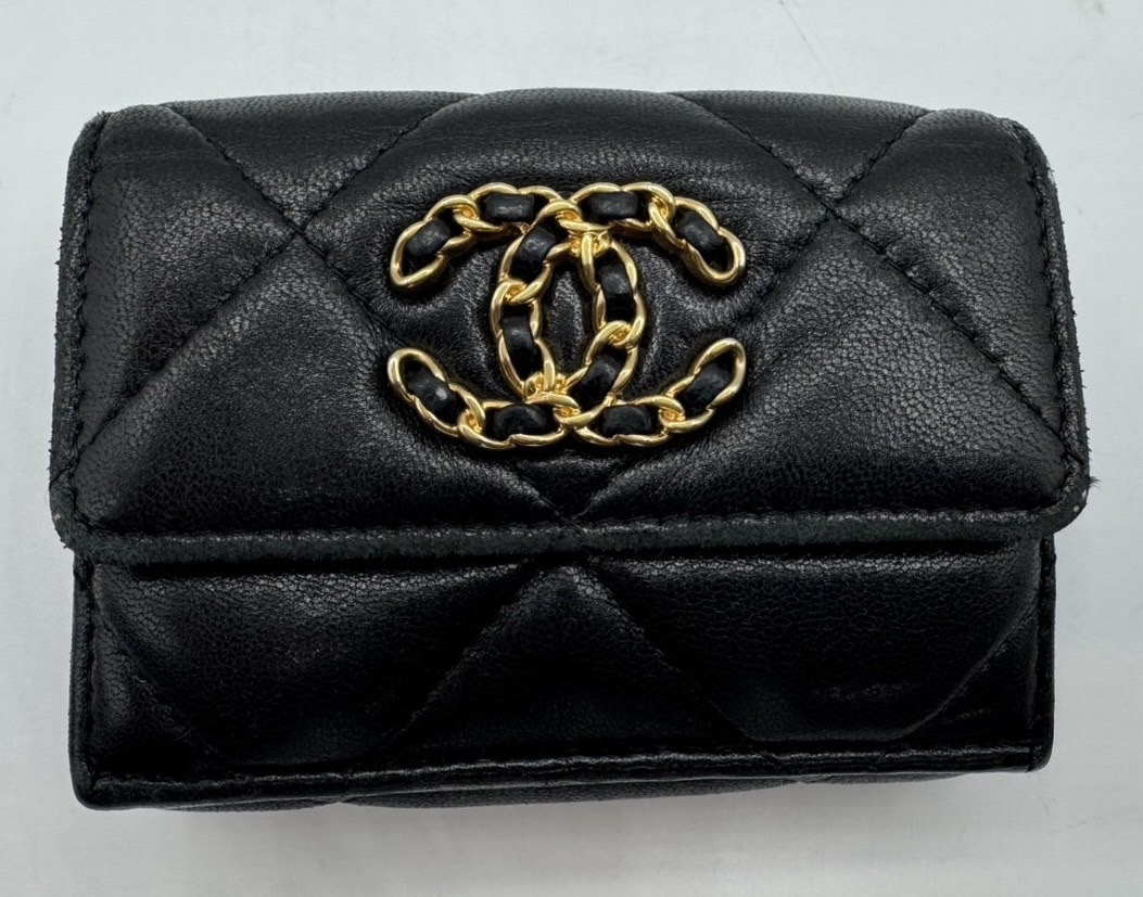 シャネル１９　スモールスラップコンパクトウォレット