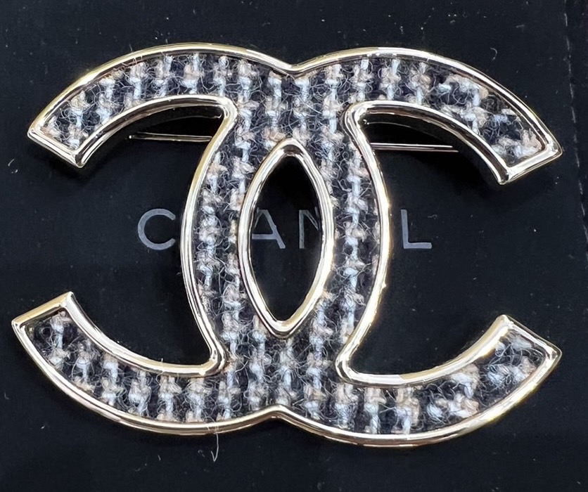 シャネル　CCツイードロゴブローチ